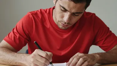 Mittfältaren Serge-Junior Martinsson Ngouali har skrivit på ett nytt avtal med IF Brommapojkarna för resten av säsongen...